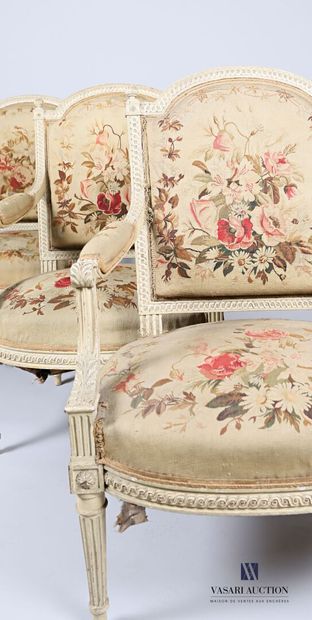Beige lacquered, carved, moulded and sculpted...