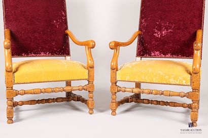 Pair of armchairs in natural wood, the straight...