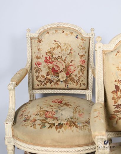 Beige lacquered, carved, moulded and sculpted...