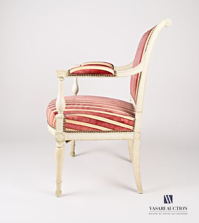 Armchair in moulded and sculpted wood, cream...