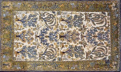 PERSE 

Wool carpet with animals and flowering...