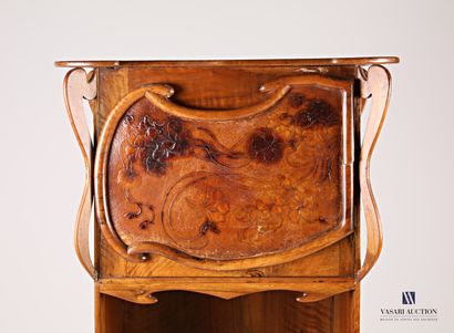 Meuble à hauteur d'appui en bois fruitier...