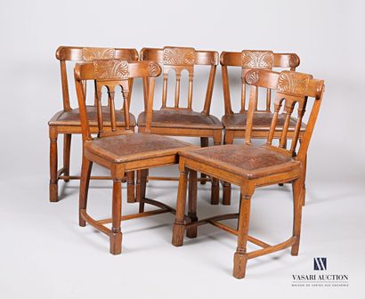 Mobilier de salle à manger en chêne mouluré...