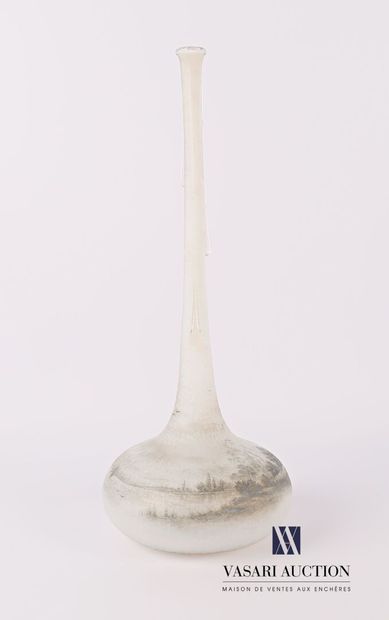 DAUM - Nancy

Vase soliflore en verre givré...