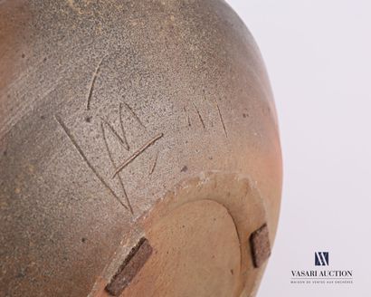 ASTOUL Éric (Né en 1954)

Vase de forme sphérique...