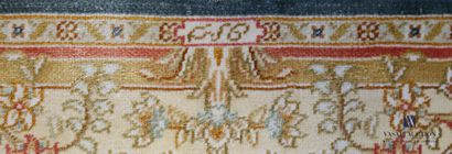 HEREKE

Silk carpet with a decoration in...