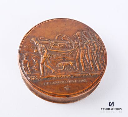 Round boxwood box with carved decoration...