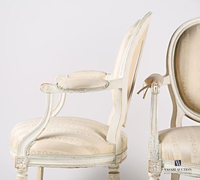 
Pair of medallion armchairs in natural wood,...