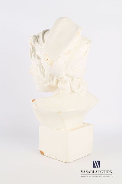 R. FARLY 

Bust of a young Neapolitan fisherman

White...
