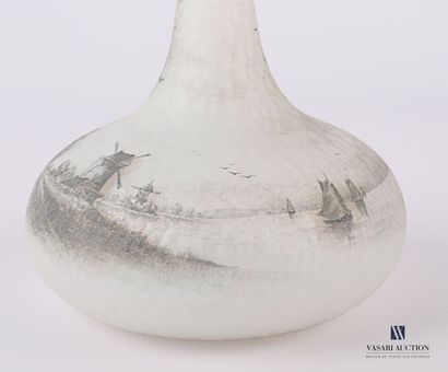 DAUM - Nancy

Vase soliflore en verre givré...