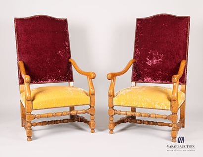 Pair of armchairs in natural wood, the straight...