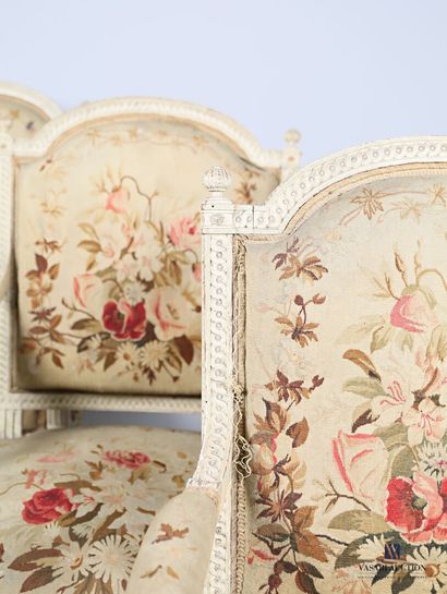 Beige lacquered, carved, moulded and sculpted...