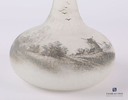 DAUM - Nancy

Vase soliflore en verre givré...
