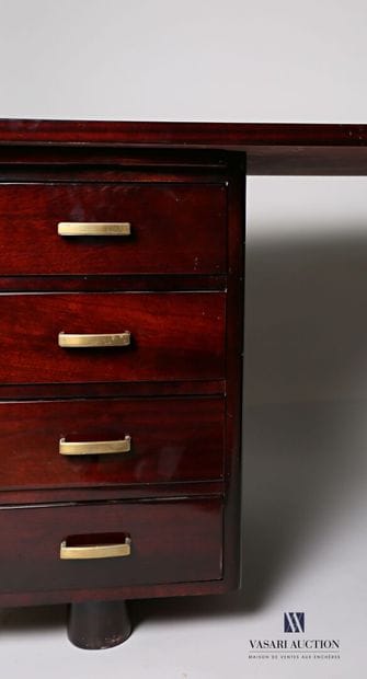 Bureau de milieu en placage d'acajou verni,...