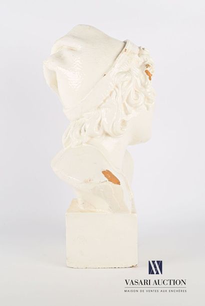 R. FARLY 

Bust of a young Neapolitan fisherman

White...