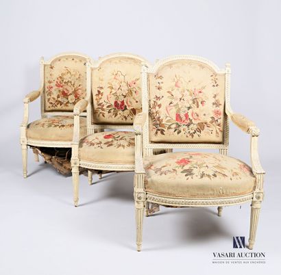 Beige lacquered, carved, moulded and sculpted...