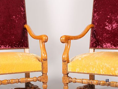 Pair of armchairs in natural wood, the straight...