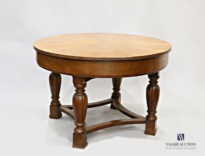 Mobilier de salle à manger en chêne mouluré...