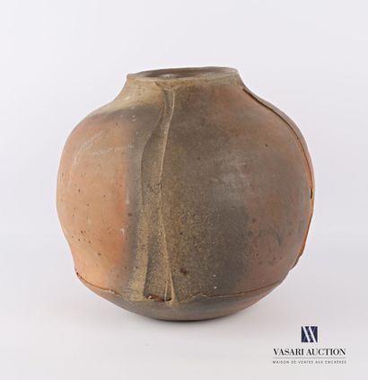 ASTOUL Éric (Né en 1954)

Vase de forme sphérique...