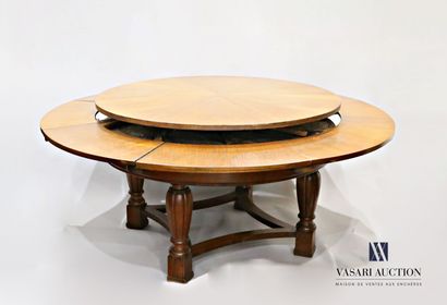 Mobilier de salle à manger en chêne mouluré...