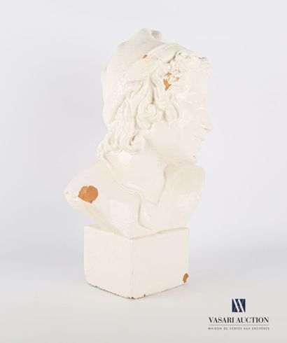R. FARLY 

Bust of a young Neapolitan fisherman

White...