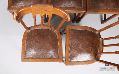Mobilier de salle à manger en chêne mouluré...