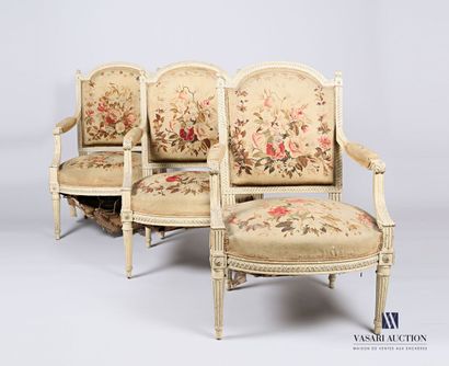 Beige lacquered, carved, moulded and sculpted...