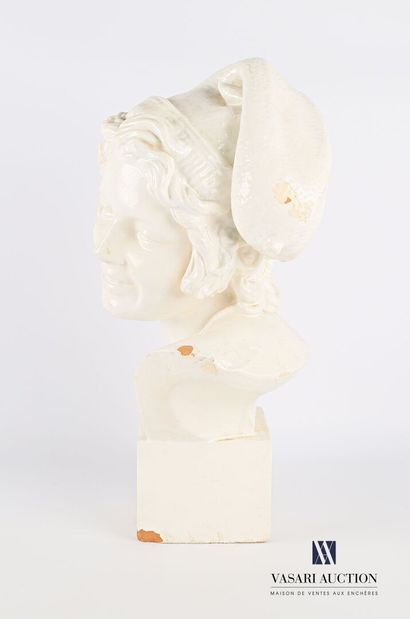 R. FARLY 

Bust of a young Neapolitan fisherman

White...