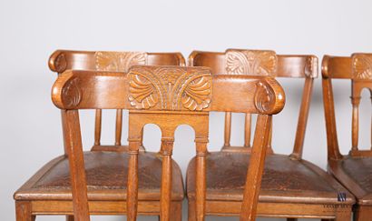 Mobilier de salle à manger en chêne mouluré...