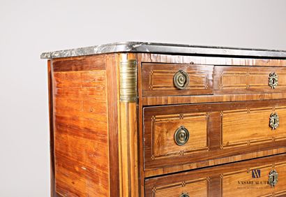 Chest of drawers in veneer wood inlaid with...