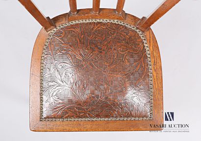 Mobilier de salle à manger en chêne mouluré...