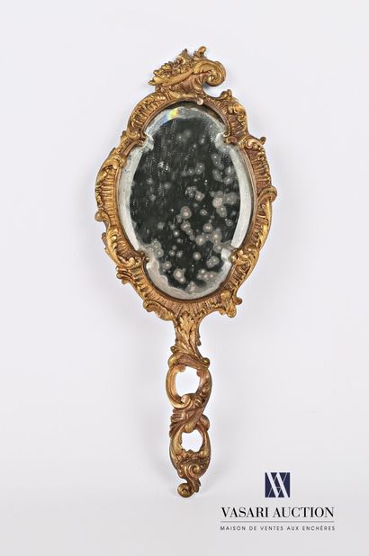 Face to hand in bronze, the bevelled mirror...