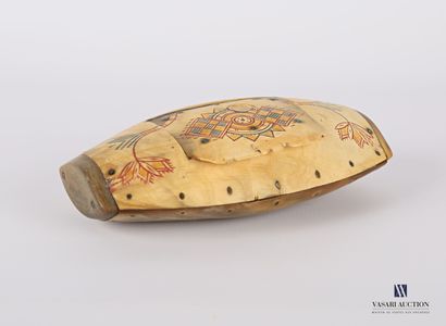 Horn snuffbox in the shape of a shuttle with...