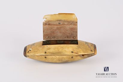 Horn snuffbox in the shape of a shuttle with...