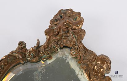 Face to hand in bronze, the bevelled mirror...