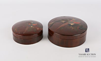 Deux boîtes de forme ronde en carton bouilli...