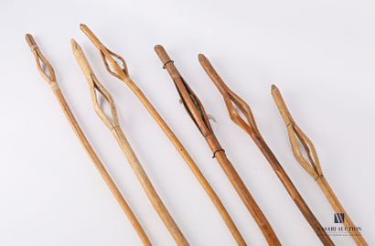 Set of six wooden caged cattails.

Italian...