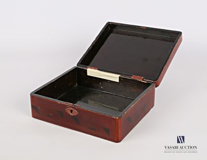 Boîte rectangulaire en carton bouilli laqué...