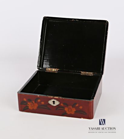 Rectangular box in boiled lacquered cardboard...