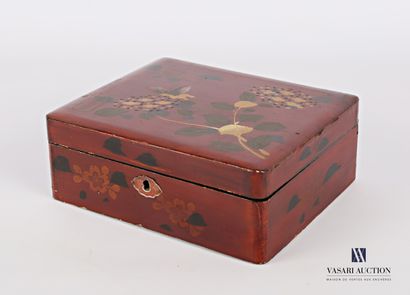 Rectangular box in boiled lacquered cardboard...