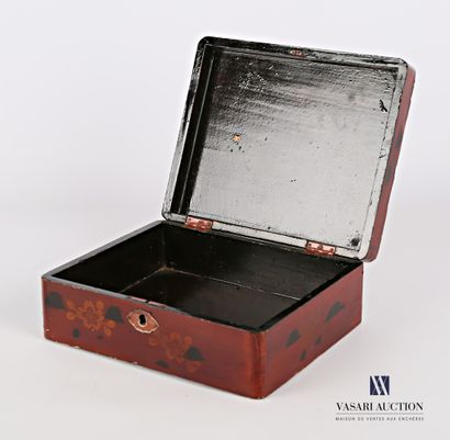 Rectangular box in boiled lacquered cardboard...