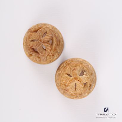 Wooden rosary case carved in an ovoid shape,...