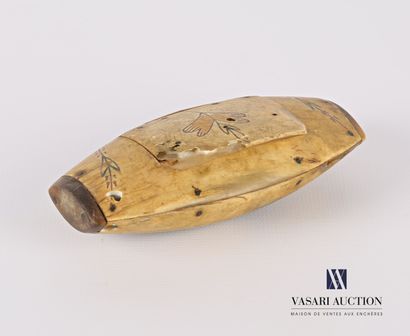 Horn snuffbox in the shape of a shuttle with...