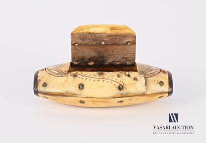 Horn snuffbox in the shape of a shuttle with...