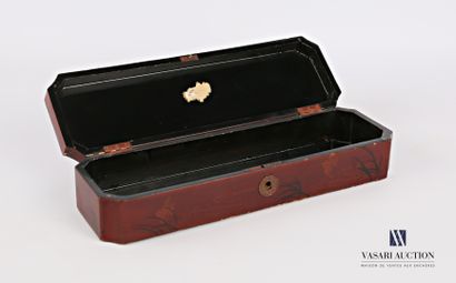 Rectangular glove box with concave corners...