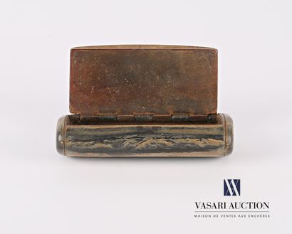 Horn snuffbox of rectangular shape, it opens...