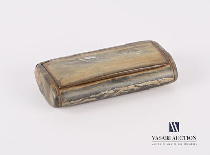 Horn snuffbox of rectangular shape, it opens...