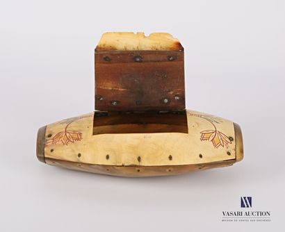 Horn snuffbox in the shape of a shuttle with...