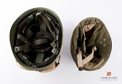 Casque Guéneau de parachutiste, état d'usage,...