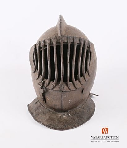 Casque type celata di ferro, casque formé...